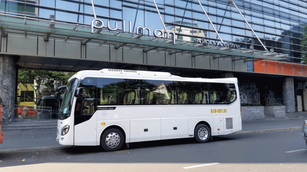Thuê Xe City Tour HCM 1 Đón Khách Tại Pullman TPHCM